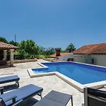 Дом отдыха Three-bedroom In Орашац