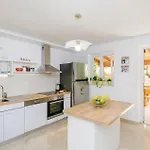 Three-bedroom In Орашац