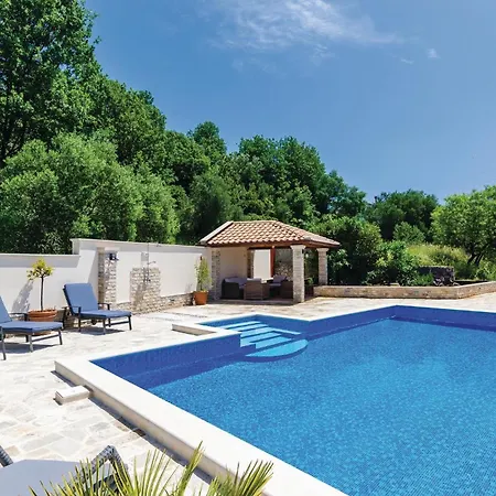 Casa de Férias Three-bedroom In Orasac