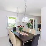Three-bedroom In Holiday home *