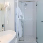 Three-bedroom In Holiday home *