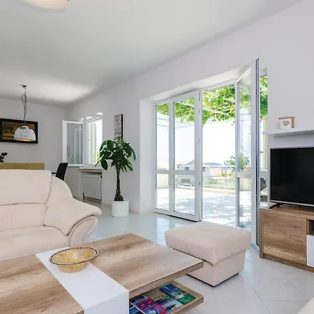 Three-bedroom In * Orašac