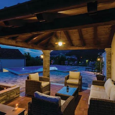 Three-bedroom In Orašac