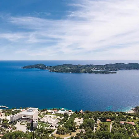 Three-bedroom In Nyaraló *