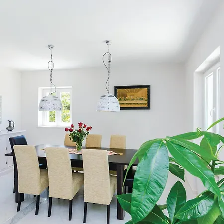 Three-bedroom In Semesterbostad Orašac