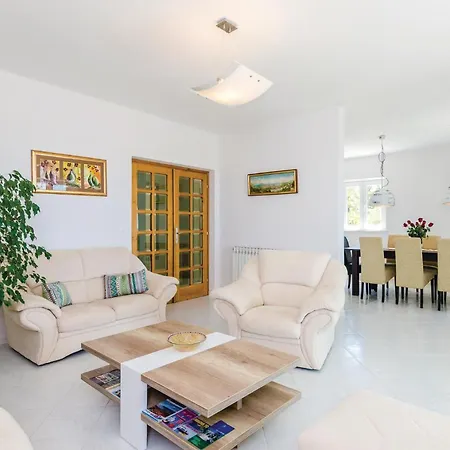 Three-bedroom In Nyaraló