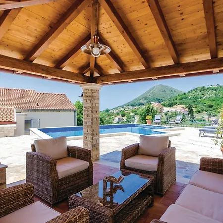 Three-bedroom In Nyaraló