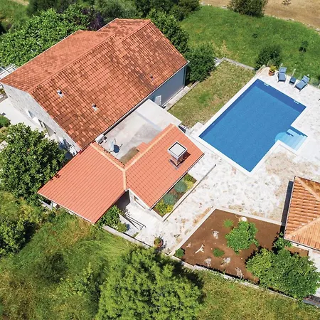 Three-bedroom In Nyaraló