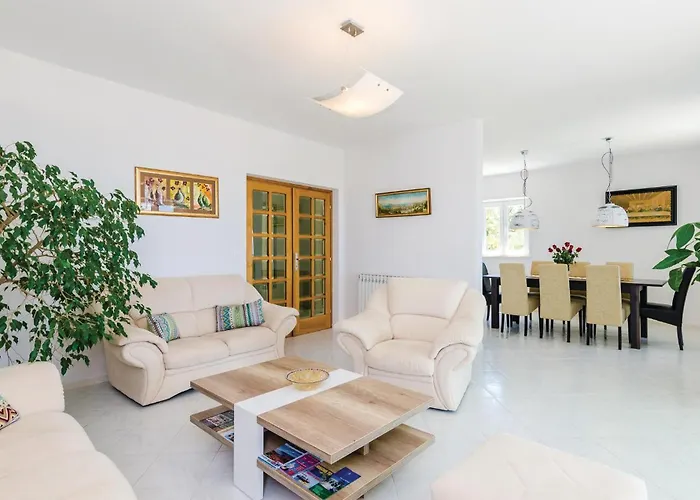 Three-bedroom In Semesterbostad